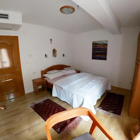 Bagaric -ispod Brda Ukazanja Adress Kraljice Mira 56 Bijakovci 3*