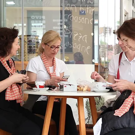 Bagaric -ispod Brda Ukazanja Adress Kraljice Mira 56 Bijakovci